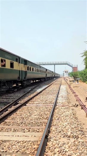41UP Karakoram express beautiful through pass action with HGMU 30 #geu20c #railway #railtrack #train