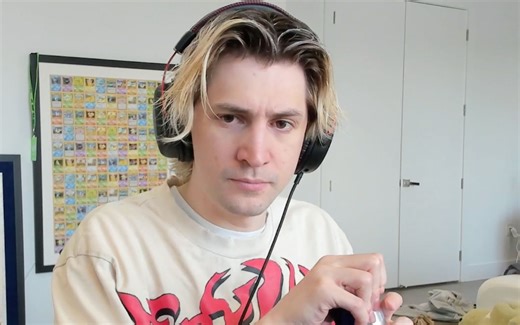 xQc abruptly ends livestream after his father tells him to come out and say "not a f**king word," fans left concerned