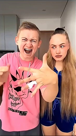 Viral Tiki Tiki song 😍 craze Nail Magic 🫣😂 #shorts #youtubeshorts #magic #music #dance #trending