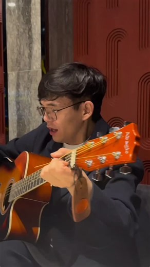 gitara_group_official on Instagram: "Чистый лист 🤍🧸 🚀Репост приветствуется ❤️С вас лайки 🍇Вам не трудно а админу приятно ⚜️Поет:@tamerlanhakim . . . . #казахстан #рекомендации #гитара #gitara #gitara_group_official"