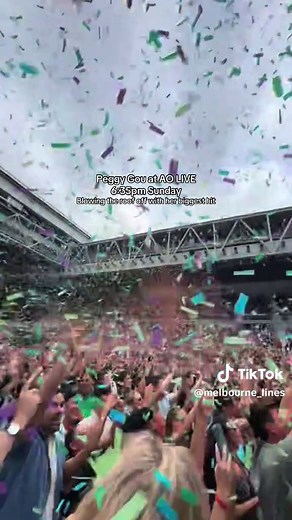 Peggy Gou Shines at AO LIVE with 'Na Na Na' Hit