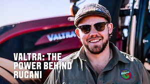 With a fleet of Valtra tractors, Greenway Farms, the largest carrot growers in Africa can harvest up to 300 tonnes of carrots every day! 🎥 Watch their story here Read Greewnways article to find out more 👉 https://bit.ly/3ukqRPi #FarmInControl #valtra #valtratractor #africanfarmers #FarmLife #Agriculture #FarmMachinery #Tractor #farm #tractors #farming #AGCO #OnsPraatBoer #agri | Valtra