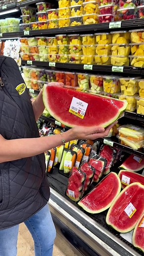 🍅🍓 Discover the freshest fruits and veggies at Fine Fare! Swing by and pick up the best for your family today. 🥦🍇 #FreshFruits #FineFare #PureGoodness 📍700 Suffolk Ave, Brentwood, NY 11717 ☎️(631）813-2131 🍅🍓 ¡Las frutas y verduras más frescas están en Fine Fare! Vení y llevate lo mejor para tu familia. 🥦🍇 #FrutasYVerduras #FineFare #FrescuraNatural