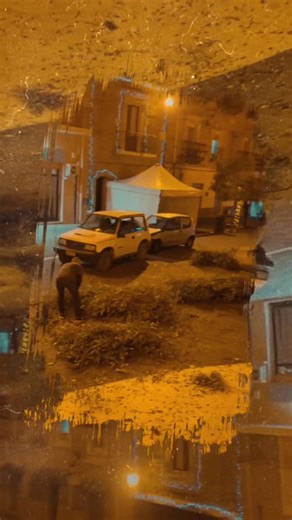 🔥 La tradizione prende forma! I nostri portatori al lavoro per la preparazione della Vampa di Santa Lucia. Storia, passione e comunità che si incontrano.🎄 #santalucia#tradizionesiciliana #stareinsiemeèbello | Parrocchia Matrice Mirabella