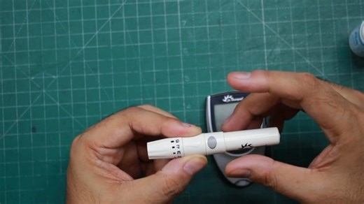 Watch How to use Dr Morepen Gluco One Glucometer on Amazon Live