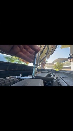 Watch how easy it is to use this spark plug socket