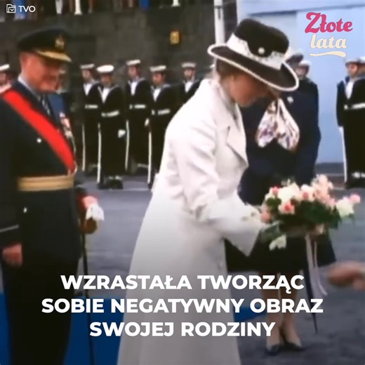 Odrzucona przez całe dzieciństwo przez królową Elżbietę II, księżniczka Anna nigdy nie chciała należeć do korony i była krytykowana za unikanie sławy. Zmarginalizowana, jakby nie należała do rodziny, była pogardzana tylko za to, że jest kobietą, co skłoniło ją do trzymania swoich dzieci z dala od korony, aby mogły prowadzić normalne życie. | Potentaci