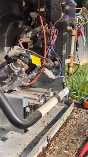 Slim 🤘 on Instagram: "I've had a few younger guys reach out to me interested in getting into the trades. So I thought I'd start making some posts sharing what I know, Let me know what else you'd like to see 🫡 . . . #TRADEdicated #hvac #techtip #heatingandcooling #servicetech"