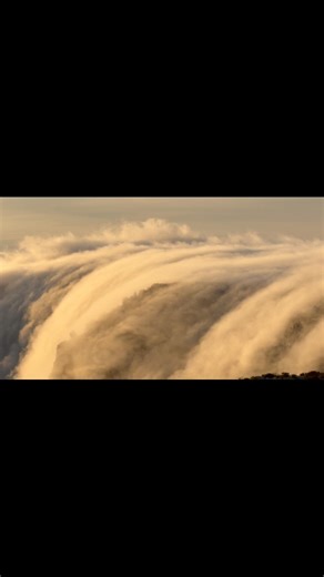 Hands down one of the most beautiful golden-hour #tablecloth I’ve ever witnessed and I got to experience it with a guest 🙌 #tablemountain | Table Mountain Experience