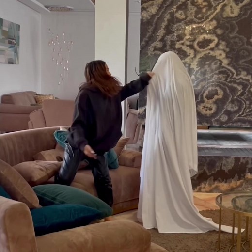 He is from another world! 😱😱 #incredible #magicians #magic #impossibly #lols #magie #unglaublich #_lustig #lachen #wow #fürdich #foryou #omg #smile #happy