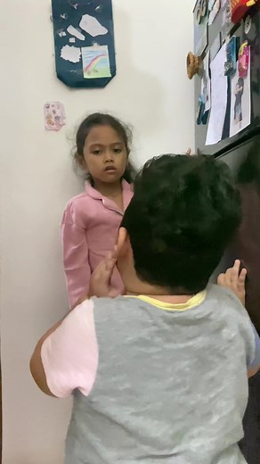 Kali ini kaka kesel banget , masing” punya jatah eskrim . Tapi mau diambil adeknya lagi .. namanya juga vino enduttt kakk 🤣🤣 masa mau dtaro panti asuhan adeknya 😌😌 #masyaallahtabarakallah #lenong #betawipunyegaye #fyppppppppppppppppppppppp #lenonglegendamnctv
