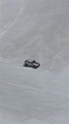 Jeep Cherokee XJ on snow