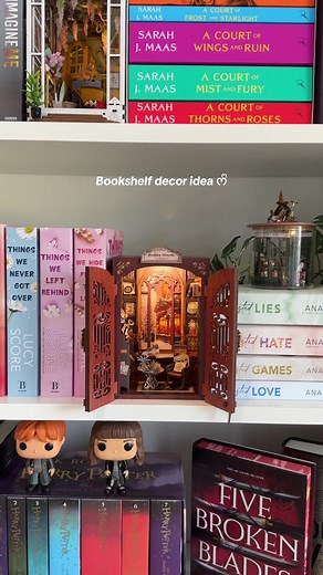Adding this tiny bookstore to my bookshelf 📚🧡 #bookshelfdecor #booknook #miniaturediy #booknookdiy #bookshelf #bookshelforganization #bookshelfstyling #booklover