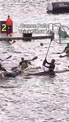 Crazy trickshot in Canoe polo 🔥