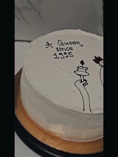 🎂👑 30 χρόνια βασίλισσα… και η τούρτα το επιβεβαιώνει! Queen cake by LartCake