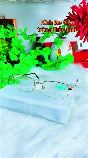 Kính giáo viên trong thủy tinh#kinhlaothoitrang #kinhlaotrungnien #kinhlaothi #kinhvienthi #kinhlaodocsach