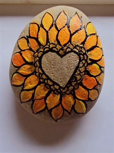 Creative Flower Stone Painting Ideas