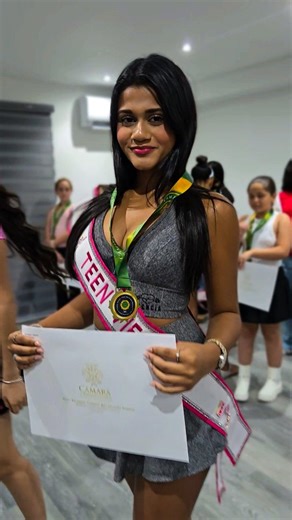 Hoy nuestras candidatas de Mini Belleza Universo 2025 fueron reconocidas por la Cámara de Representantes de Puerto Rico 🏛️ por su destacada labor como embajadoras de valores, disciplina, talento y belleza con propósito. 💖🌟 Este momento representa mucho más que un reconocimiento: es una afirmación de que cada paso, cada esfuerzo, cada sonrisa y cada sueño cuentan. 💫 Nuestras reinas no solo brillan en el escenario, sino que también inspiran a toda una generación con su compromiso y corazón. ❤️