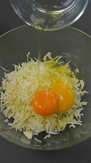 The best pizza I've ever made, super easy and delicious!🍕 #easypizza #easyrecipes #vegetablepizza | Ana's Recipes