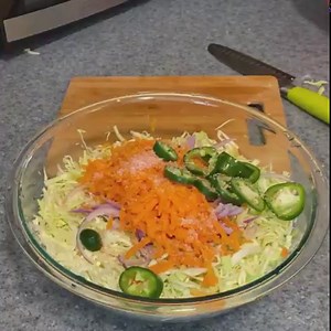 Cómo hacer curtido para pupusas | Cocinando con Sulma