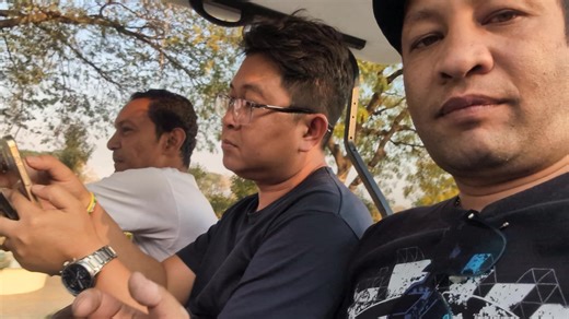 လျှောက်လည်ခဲ့ကြ