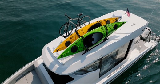 Discover the Cruisers Yachts 38 VTR EC, a model that combines sleek...