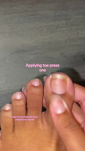 Toe Press On Nails: The Ultimate French Tips Experience