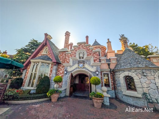 REVIEW: Check Out Disney's Incredible Mr. Toad Restaurant With Us! - AllEars.Net