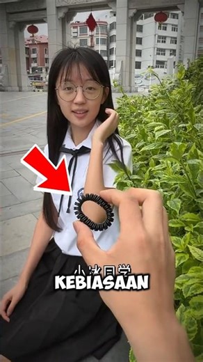 Heartbreaking! Given a toy ring since elementary school, the ending is so sweet!