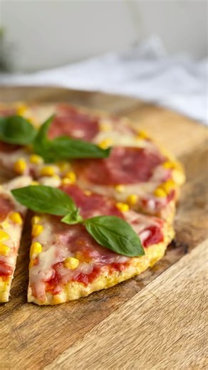 Pizza falsă proteică: rapidă și delicioasă