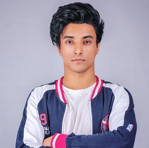 Aksh Baghla Age, Girlfriend, Family, Biography & More » StarsUnfolded