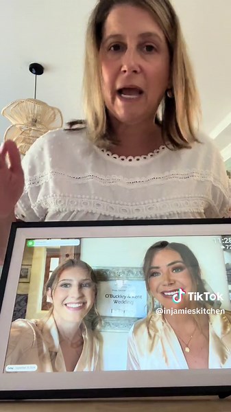 Christmas gift idea!! Digital picture frame is the way to go!! #christmasgiftidea #giftsforher