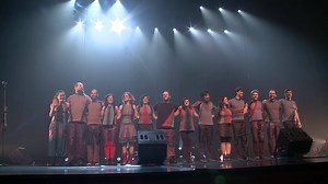 18K views · 510 reactions | "Brinco uma vida inteira, brinco e nao posso parar. Pedra cipó cachoeira promessas de um outro lugar. MEU CANTO VEM DA VONTADE DE VER O MUNDO MUDAR"  BOAS FESTAS, desejando um mundo melhor para todos! Amor, paz e harmonia, com muita música!  Barbatuques e equipe. (Música: Na Mata, Ayú) | Barbatuques | Facebook