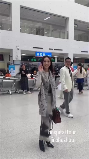 Catherine Njoo on Instagram: "Hospital tour di Guangzhou! 🏥✨ Rumah sakit super besar dengan kapasitas 1.500 bed, dilengkapi fasilitas radiotherapy tercanggih dan terlengkap untuk pasien kanker—dan masih banyak section lainnya. Yuk ikutin bareng, biar lihat sendiri secanggih apa healthcare di China saat ini! Radiotherapy mereka mencakup: • Thermotherapy • Tomotherapy • CyberKnife • TrueBeam • Halcyon • Ethos Layanannya lengkap mulai dari: • Laboratorium & cek darah • MRI scan • PET Scan & PET MR