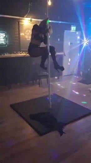 Halloween 2025 🥰 tanssivaraukset Cheryllis piste com 👀 #poledancer #tankotanssi
