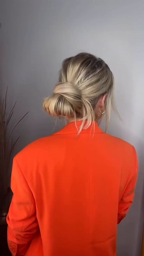 A voluminous low bun tutorial! | MetDaan Hairstyles