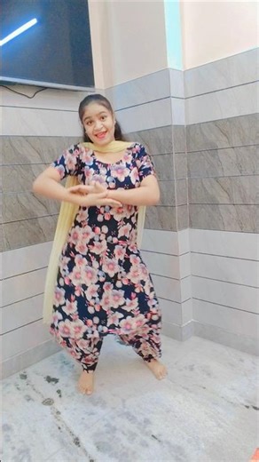 Le Le languriya God mein#hello#friends#ytshots#danceperformance#videoshort