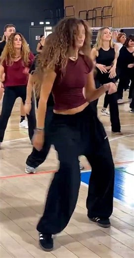 Soltinha no Hype 😈❤️‍🔥 #dancinha #dance #coreografia #sarro #pop #passinho #rave