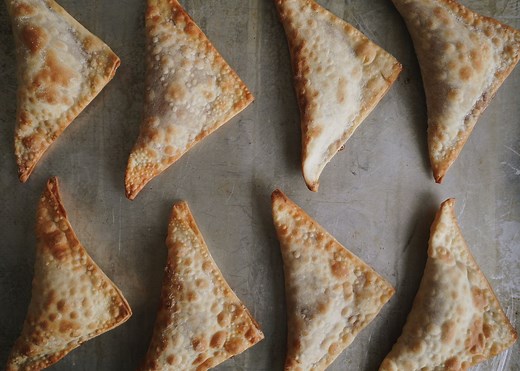 Chaussons aux pommes avec pâte à egg rolls, cuits à la friteuse à air