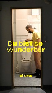 Now that Locarno78 has come to a close, Locarno SHORTS is back! Every two Thursdays, a new short film will be available to stream for free on our website. This time, it’s “Du bist so wunderbar”, directed by Leandro Goddinho and Paulo Menezes. → Watch the film now: shorturl.at/DE4g9 “Du bist so wunderbar” (available until October 4) is a striking short film and winner of the 2023 Pardino d’Argento in the Pardi di Domani International Competition at Locarno. On the day thousands of people protest 