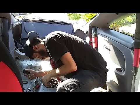 How to :Toyota celica fuel pump part 1