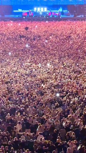 39K reactions · 14 shares | ACCOR STADIUM IS ROCKING 勞 #oasislive25 | Accor Stadium | Facebook