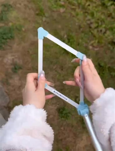 😂 “I swear, I haven’t picked up poop with my hands since I got this thing!” As a dog mom, I used to dread those daily walks — the bending, the smell, the mess... 😩 But ever since I bought this Dog Poop Collector, everything changed. No more bending over, no more touching anything gross, and it even works perfectly for my 90 lb lab! 🐕💪 It folds up, fits in my bag, and honestly? It’s the most life-changing pet gadget I’ve ever owned. If you walk your dog every day, you NEED this. 👇 👉 Get you