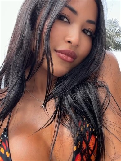 Look this way 😉 #gonewild #hopecorevibes #asianqueen