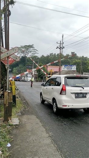 Palang Menutup Tiba-Tiba