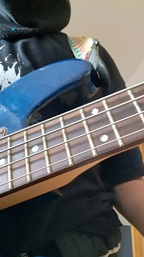 Iron Man-Black Sabbath on Bass Guitar RIP Ozzy Ossbourne🙏