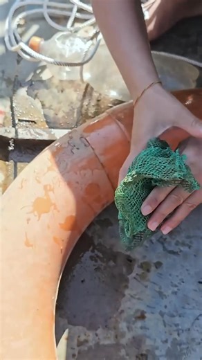 Girl Built Her Own Floating House in the Middle of the Lake – Creative Fish Traps for Survival | Monkey SoK Ya