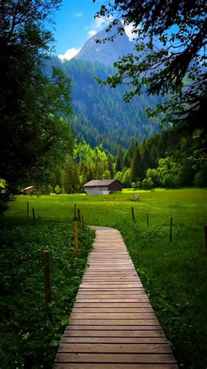 Majestic 4K Mountain Views  Stunning Ultra HD Scenic Landscapes