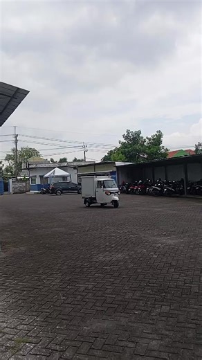 test Ride Piaggio Ape Xtra City 200cc sebelum dikirim ke Nunukan Kalimantan Utara Pak Tony Owner @rumahcat & Bali Bli @keithbarley Terimakasih , Semoga Unitnya Membawa Berkah 79DUX WORKSHOP Jl Raya Hulaan no 79 Menganti Gresik Selatan Wa 08123102027 #piaggioapecity #piaggioapeextracity #piaggioapeindonesia #piaggioape #vespaindonesia