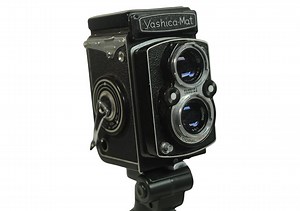 Vintage Yashica-mat TLR Camera: Yashinon 80mm Lens & Case - Etsy